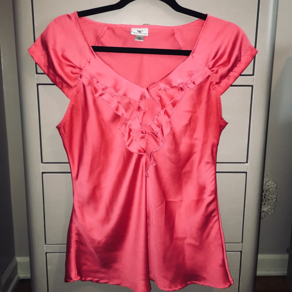 Worthington flutter sleeve top.